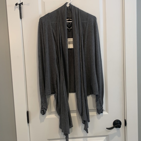 Guess sweater/wrap - NWT - Picture 8 of 13